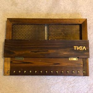 Jewelry holder with free pins (yellow, blue, purple)